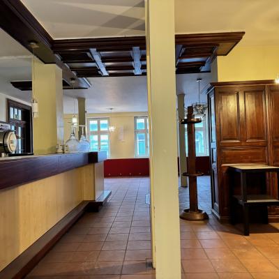 4. Thekenbereich Mit Gastraum