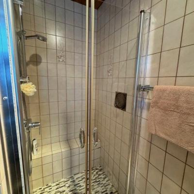 8. Eg Re. Begehbare Dusche