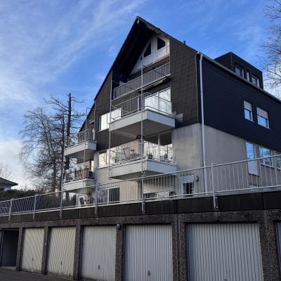 20. Rückwartige Ansicht Mit Garagen